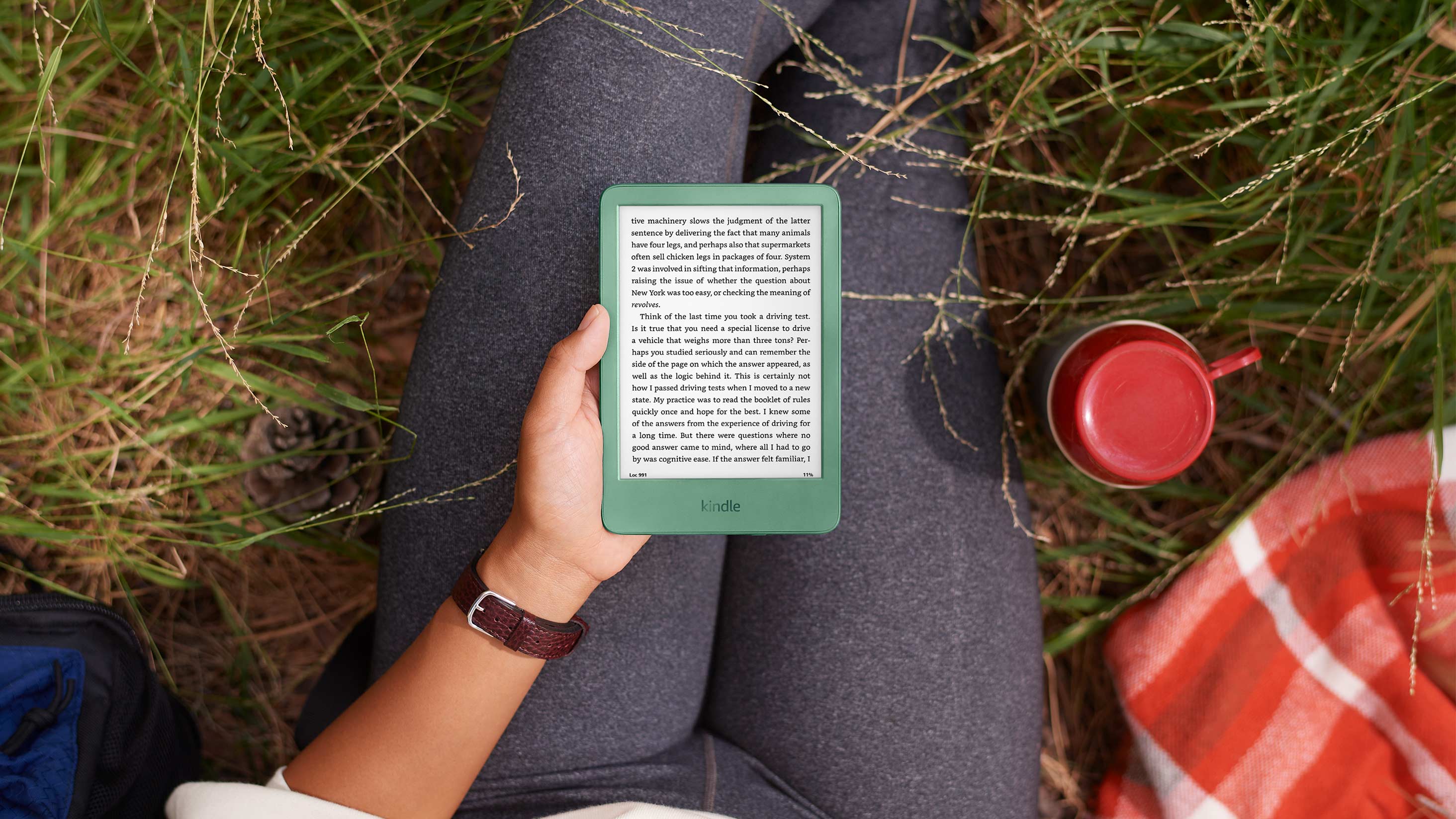 Компактний Kindle із текстом на екрані
