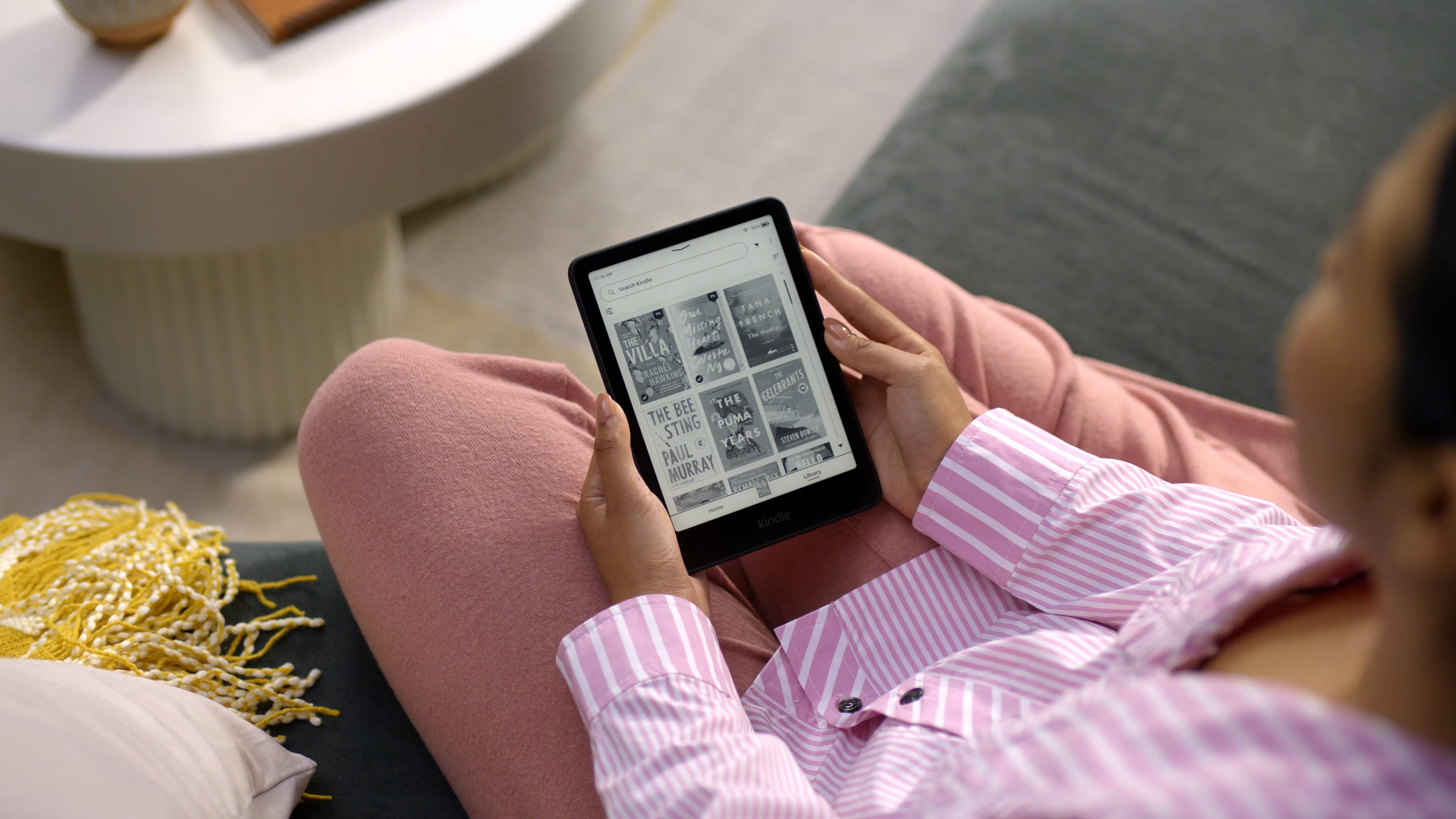 Kindle Paperwhite із текстом книги на екрані